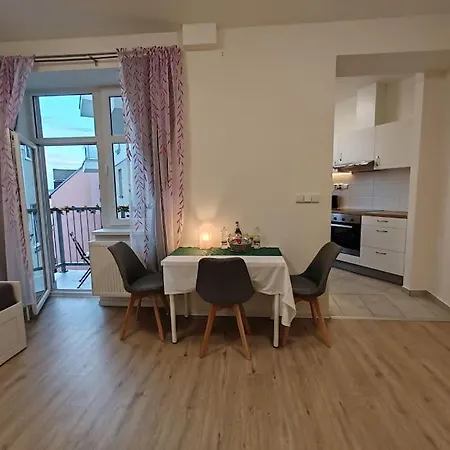 Star With Terrace 5c Apartment